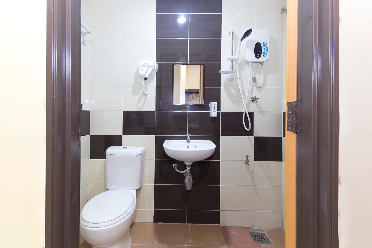 Hotel Raja Bot Куала Лумпур Екстериор снимка